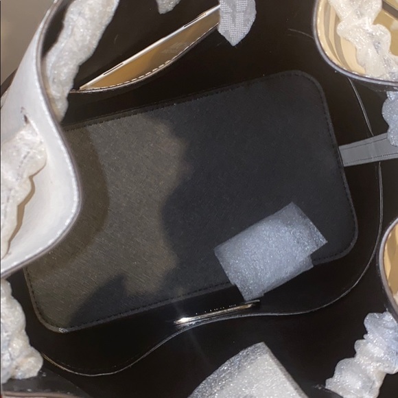 Michael Kors Trista Medium Bucket Bag - Picture 9 of 10